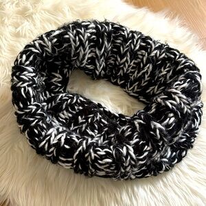 Navy blue/black and white knit circle scarf